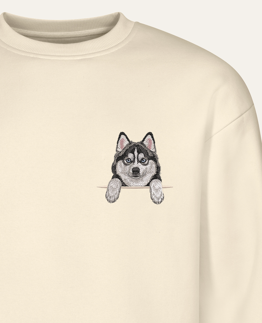 Pomsky (czarno-biały) – bluza z haftem, piaskowa (zbliżenie)
