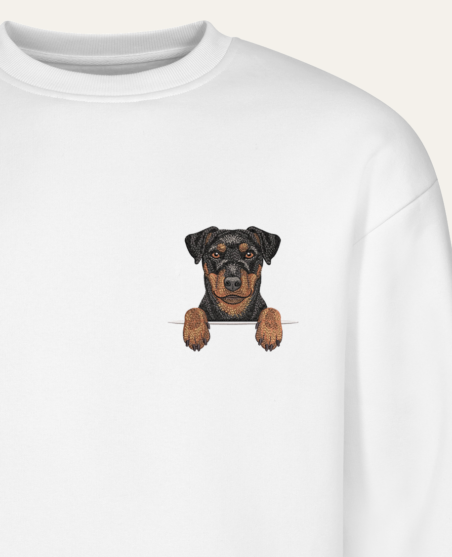 Jagdterier (czarno-podpalany) – bluza z haftem, biała (zbliżenie)
