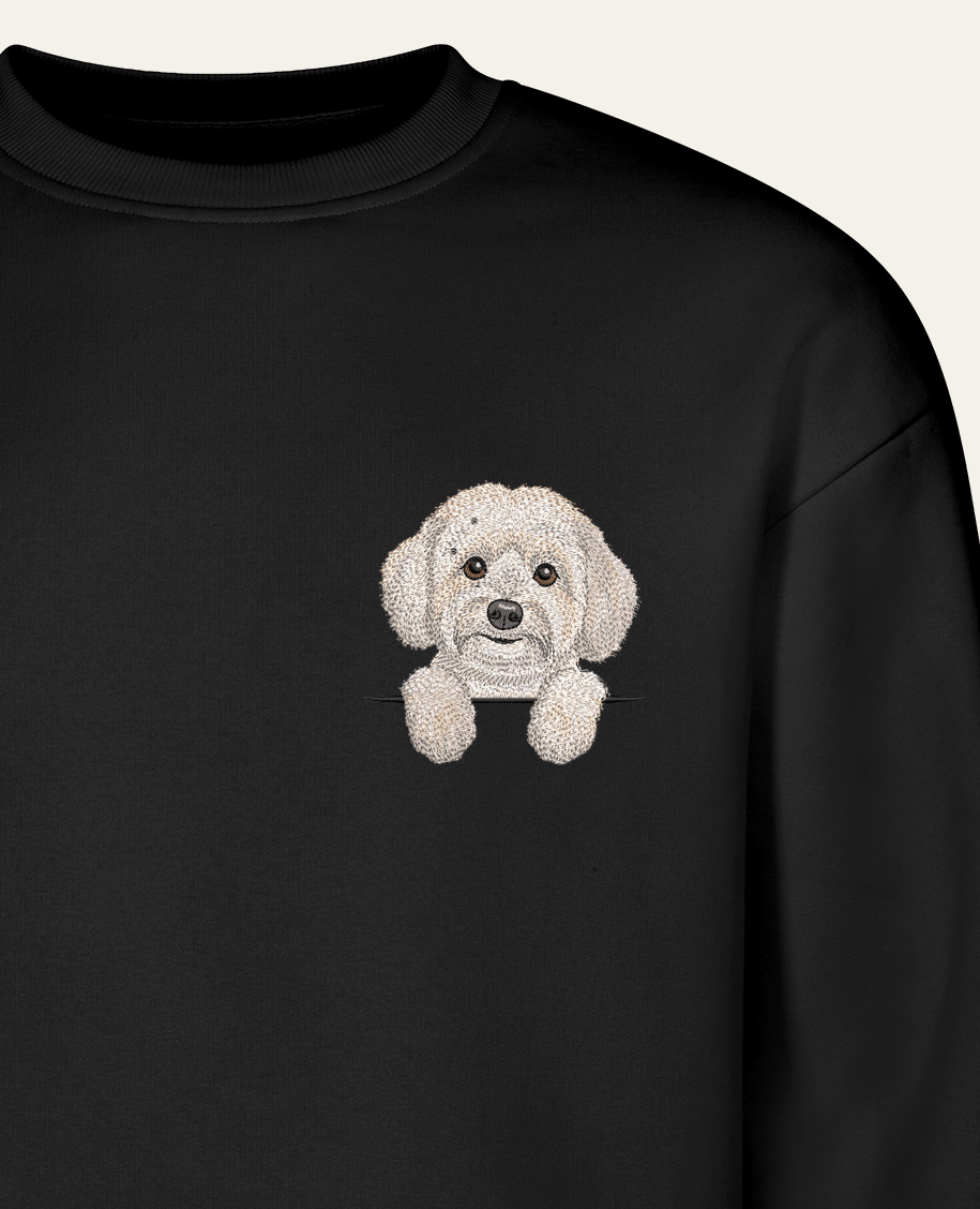 Coton de Tulear (biały) – bluza z haftem, czarna (zbliżenie)