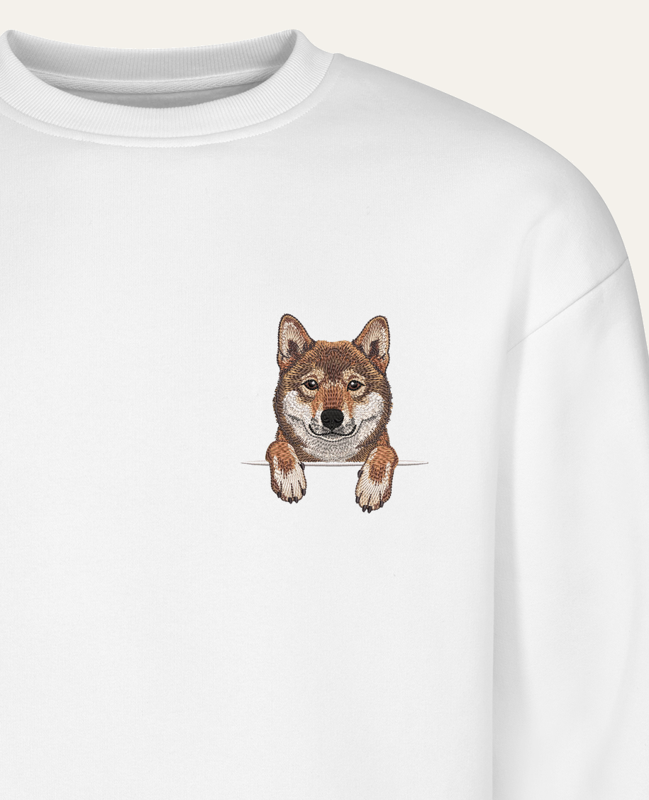Shikoku (rudy) – bluza z haftem, biała (zbliżenie)