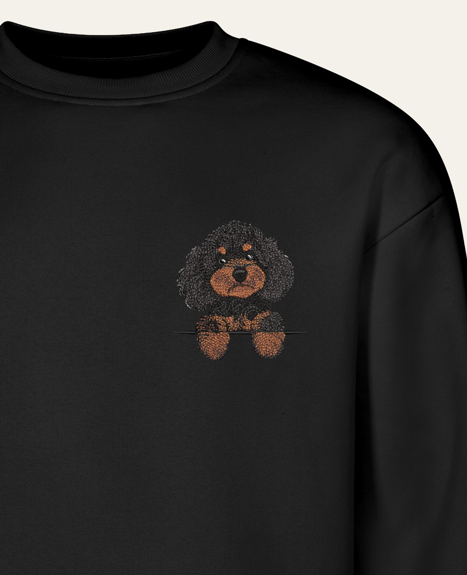 Pudel toy (czarny podpalany) – bluza z haftem, czarna (zbliżenie)