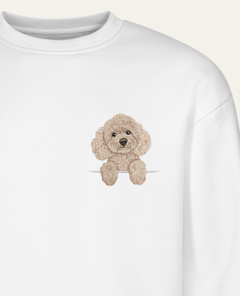 Pudel toy (kremowy) – bluza z haftem, biała (zbliżenie)