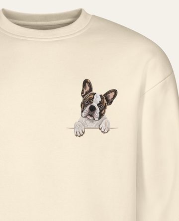 Buldog francuski (biało-pręgowany) – bluza z haftem, piaskowa (zbliżenie)