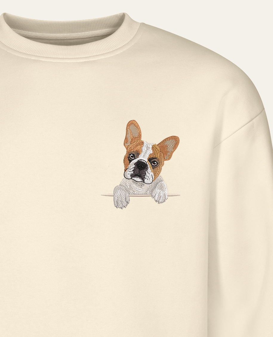Buldog francuski (biało-płowy) – bluza z haftem, piaskowa (zbliżenie)