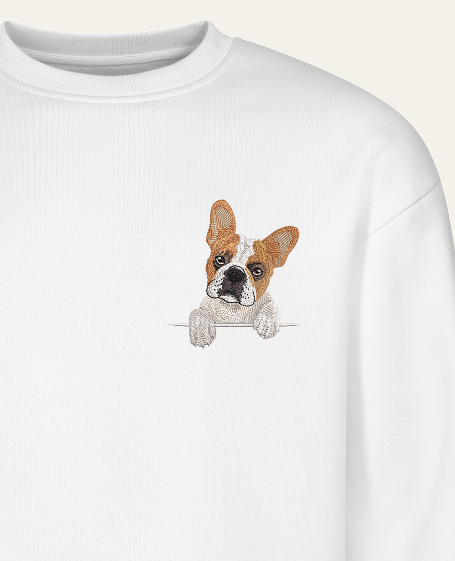 Buldog francuski (biało-płowy) – bluza z haftem, biała (zbliżenie)