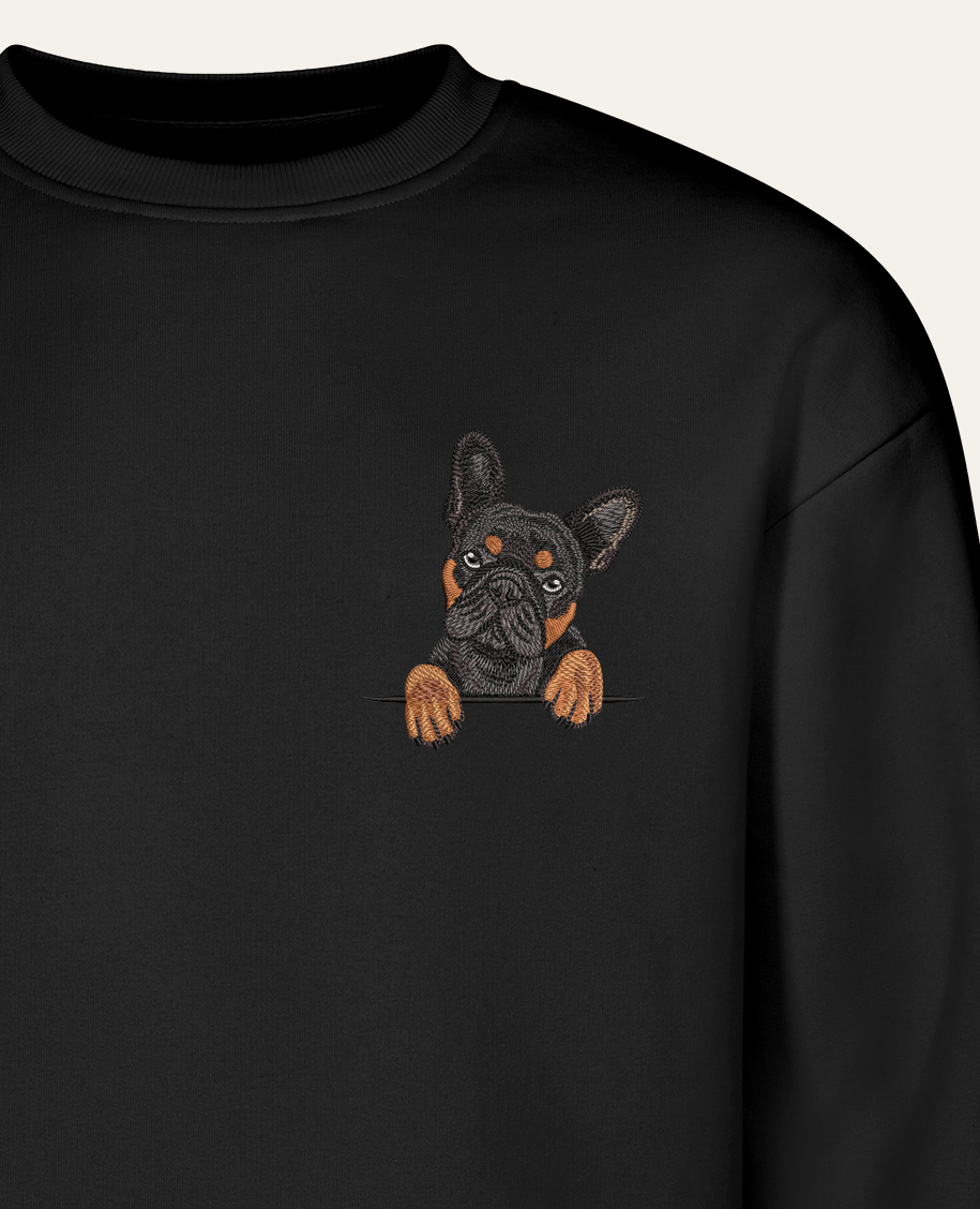 Buldog francuski (czarny podpalany) – bluza z haftem, czarna (zbliżenie)