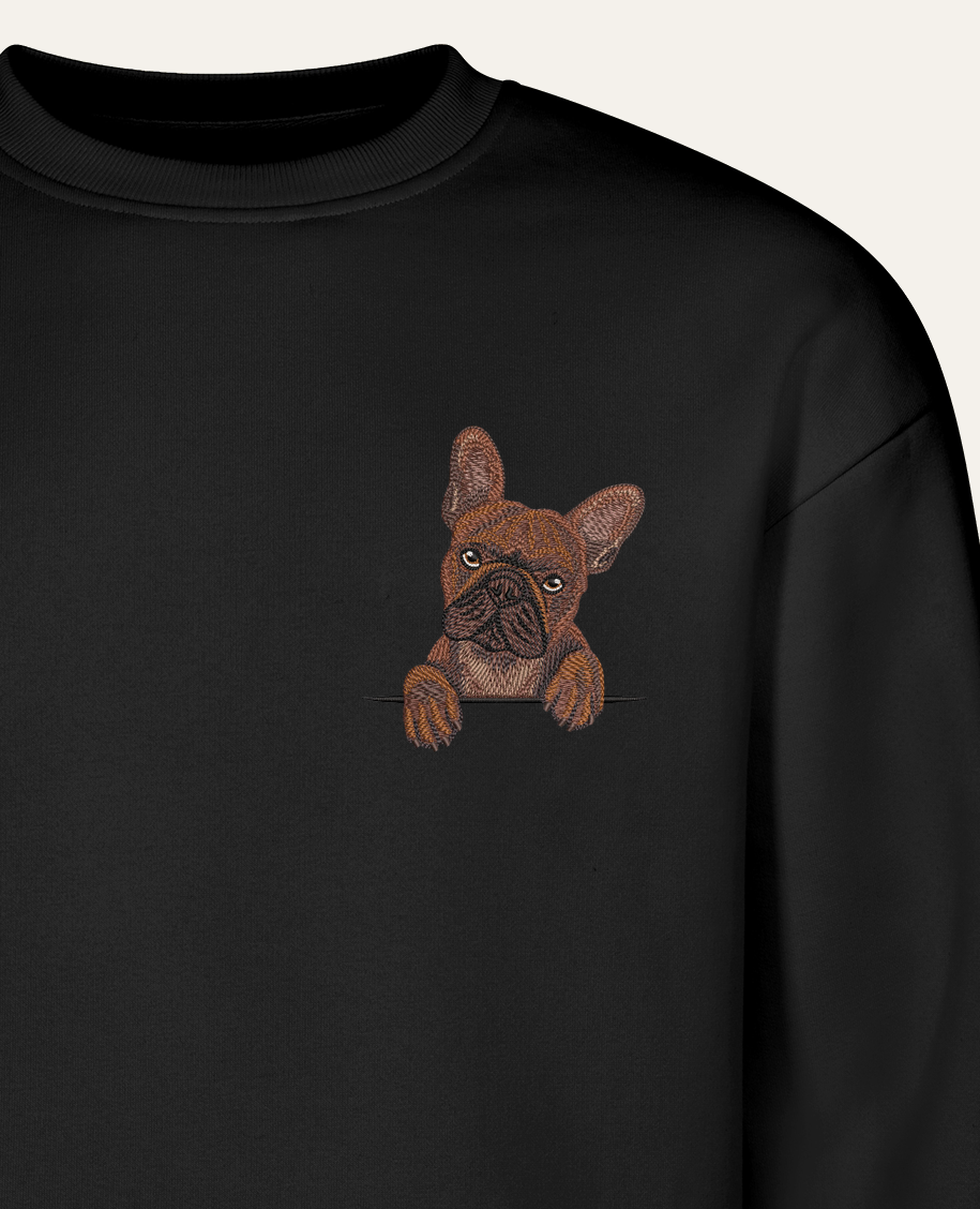 Buldog francuski (czekoladowy) – bluza z haftem, czarna (zbliżenie)