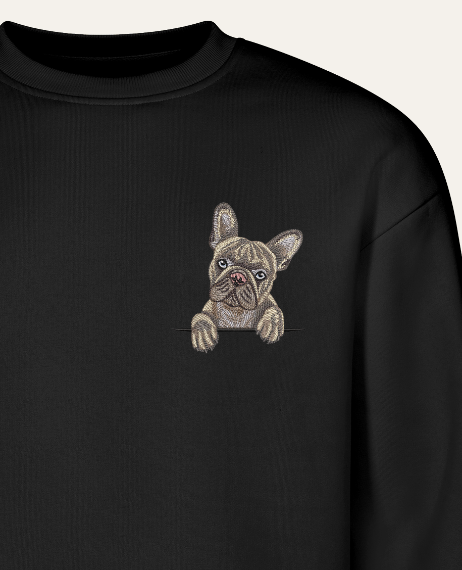 Buldog francuski (marmurkowy) – bluza z haftem, czarna (zbliżenie)
