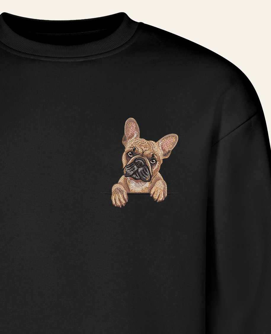 Buldog francuski (płowy) – bluza z haftem, czarna (zbliżenie)