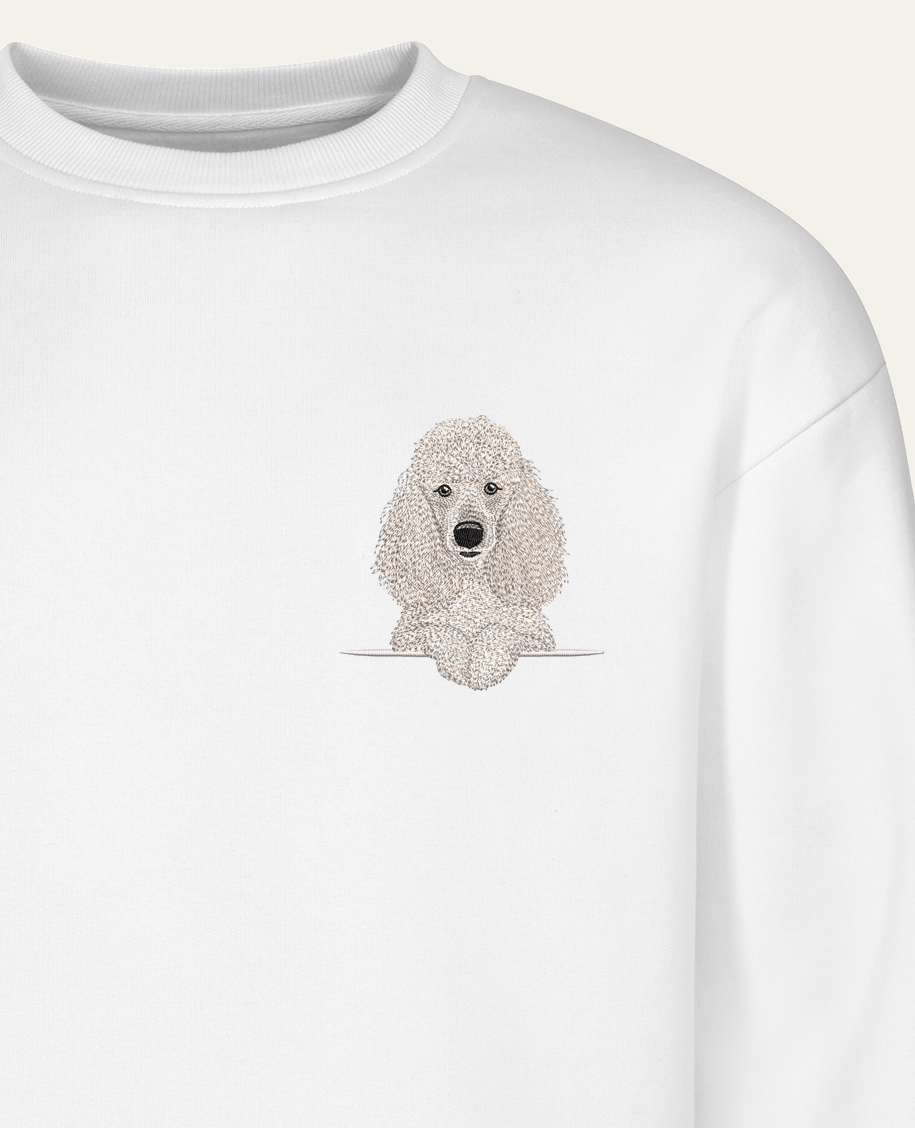 Pudel królewski (biały) – bluza z haftem, biała (zbliżenie)